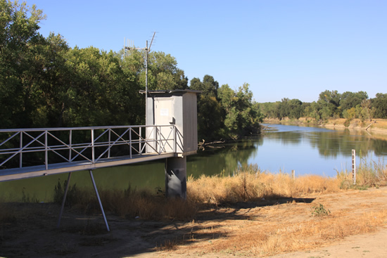 GAGE HOUSE PHOTOGRAPH - SACRAMENTO RIVER - FREMONT WEIR (FMWC1)