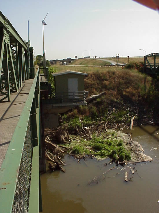 GAGE HOUSE PHOTOGRAPH - SAN JOAQUIN RIVER - MOSSDALE (MOSC1)