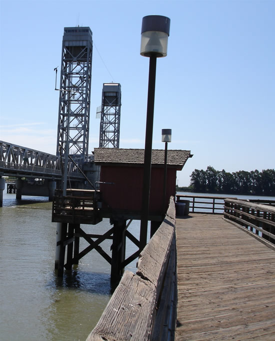 GAGE HOUSE PHOTOGRAPH - SACRAMENTO RIVER - RIO VISTA (RVBC1)