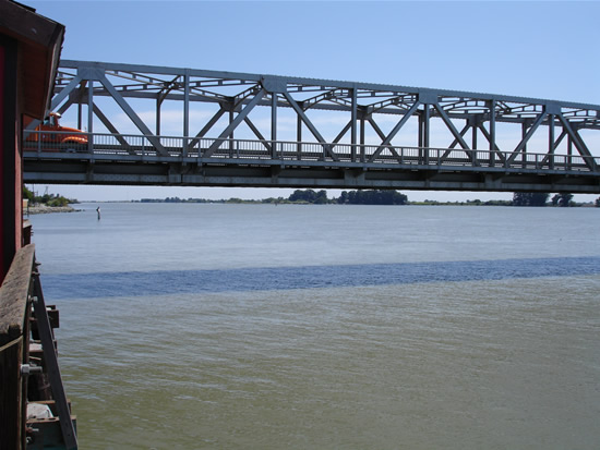 UPSTREAM PHOTOGRAPH - SACRAMENTO RIVER - RIO VISTA (RVBC1)