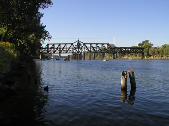 DOWNSTREAM PHOTOGRAPH - SACRAMENTO RIVER - SACRAMENTO AT I STREET (SACC1)