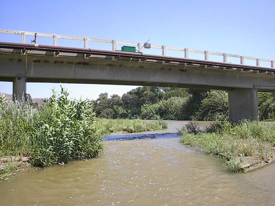 UPSTREAM PHOTOGRAPH - SANTA CLARA RIVER - PIRU (SCPC1)