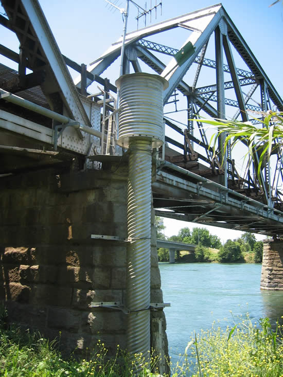 GAGE HOUSE PHOTOGRAPH - SACRAMENTO RIVER - TEHAMA BRIDGE (TEHC1)