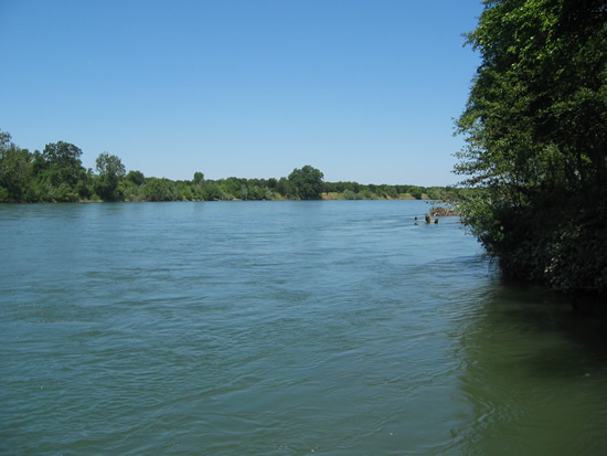 UPSTREAM PHOTOGRAPH - SACRAMENTO RIVER - TEHAMA BRIDGE (TEHC1)