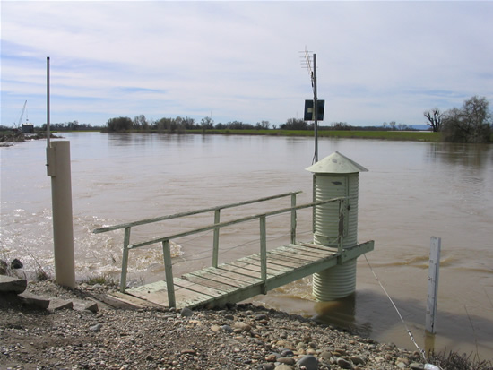 GAGE HOUSE PHOTOGRAPH - SACRAMENTO RIVER - TISDALE WEIR (TISC1)