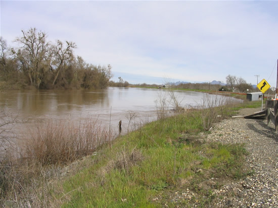 UPSTREAM PHOTOGRAPH - SACRAMENTO RIVER - TISDALE WEIR (TISC1)