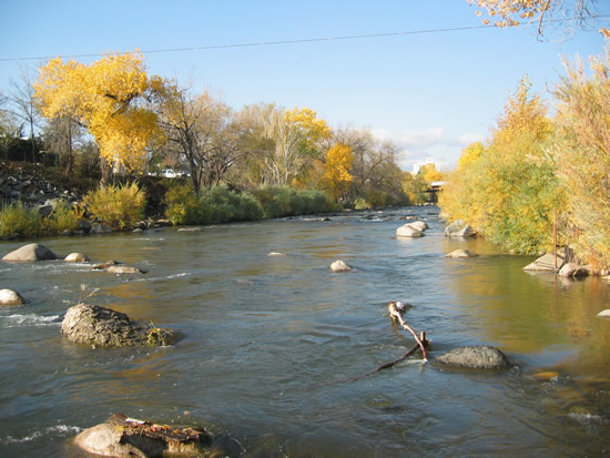 UPSTREAM PHOTOGRAPH - TRUCKEE RIVER - RENO (TRRN2)