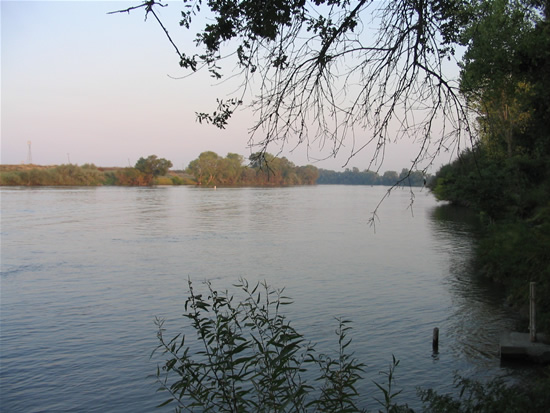 UPSTREAM PHOTOGRAPH - SACRAMENTO RIVER - VERONA (VONC1)