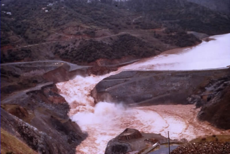 Slide 2:  Initial overtopping of Auburn cofferdam at 9AM PST on the 18th of Feburary